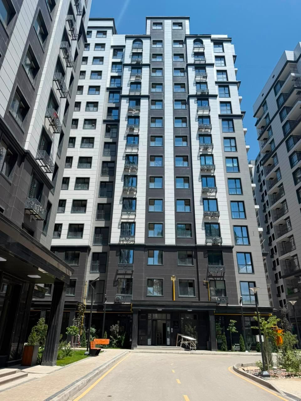 Продажа, Элитка, 3 ком, 104 м2, этаж 6/14, ж/к Кап Строй Сити (Capstroy City), Сост: Евроремонт