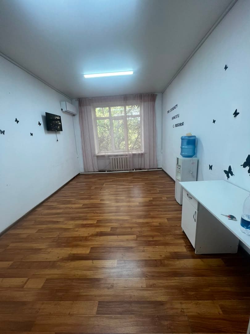 Офис, Коммерческая, 20 м2, этаж 3/3, Сост: Евроремонт - фото 1