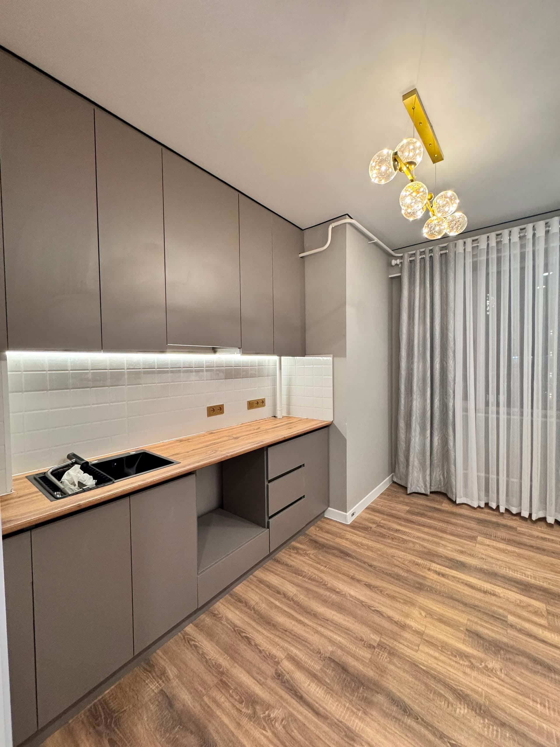 Элитка, 41 м2, этаж 7/12, ж/к Green-Park (Грин Парк), Сост: Евроремонт - фото 1