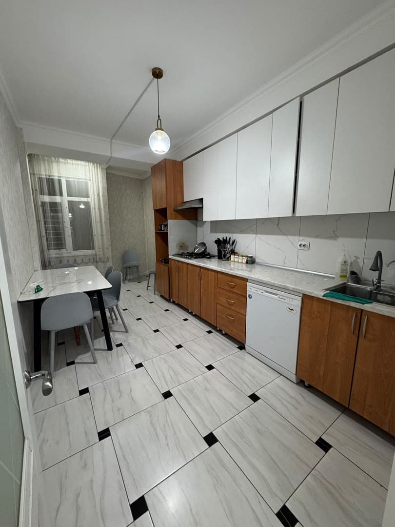 Элитка, 2 ком, 75 м2, этаж 4/12, ж/к Урбис Групп (Urbis Group), Сост: Евроремонт - фото 1