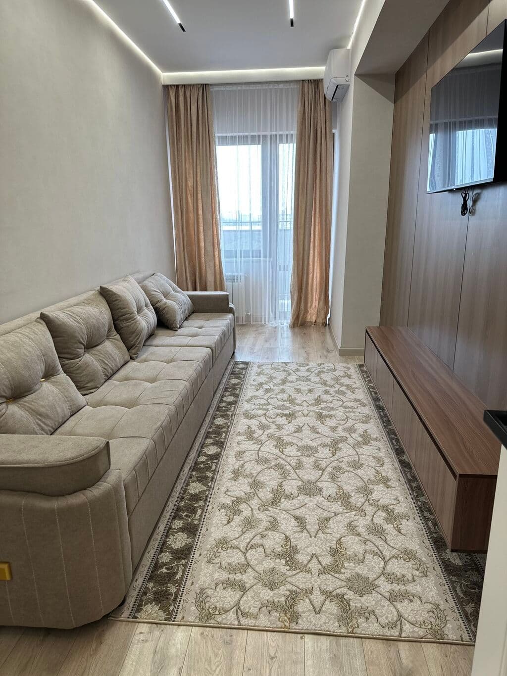 Элитка, 2 ком, 68 м2, этаж 8/12, ж/к Экспо Строй, Сост: Евроремонт