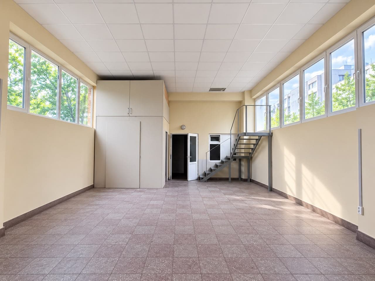 Коммерческая, 160 м2, этаж 1/3, Сост: Среднее - фото 2