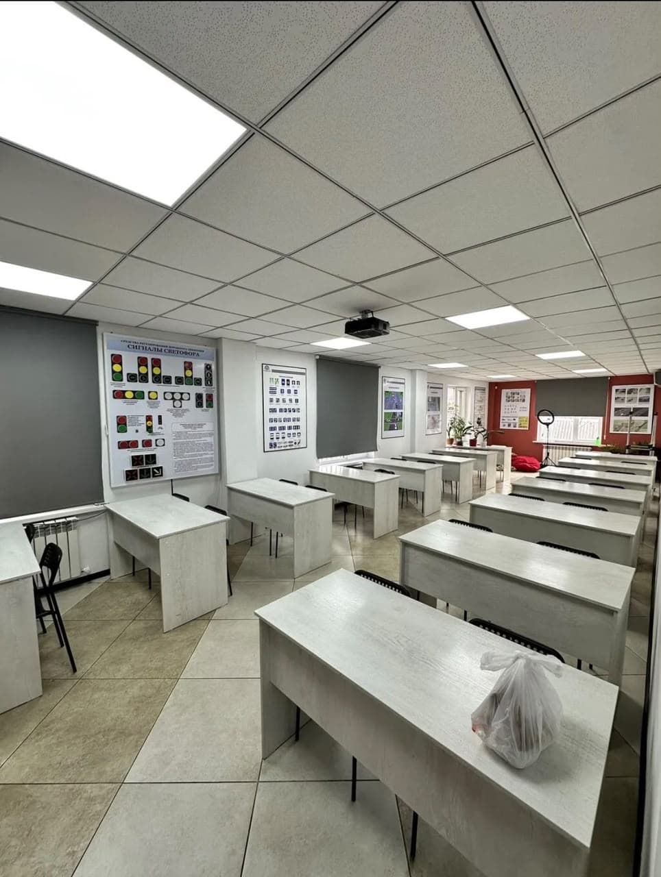 Офис, Коммерческая, 230 м2, этаж 2/3, Сост: Евроремонт - фото 1