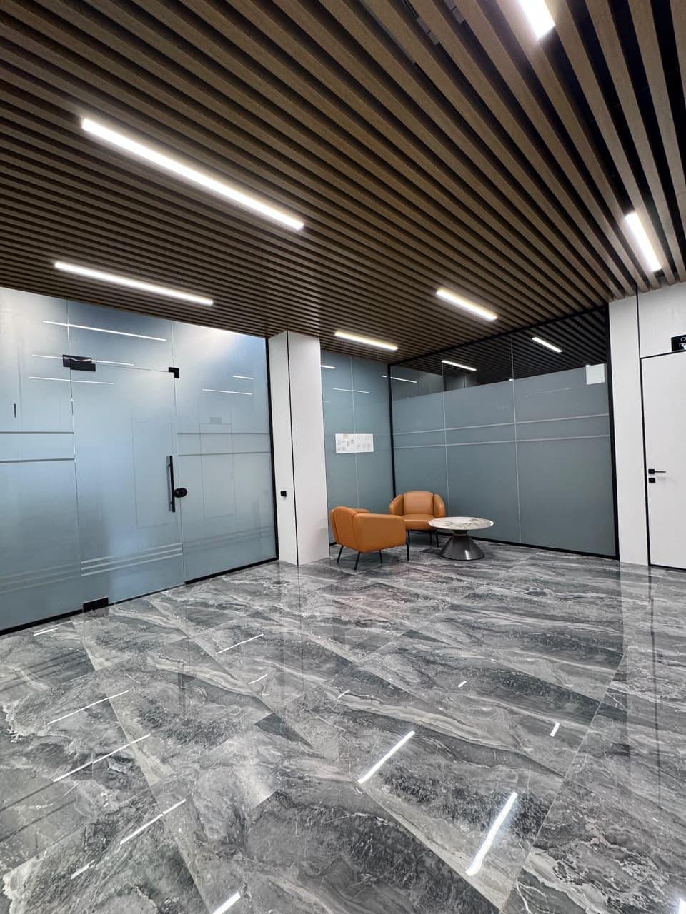 Офис, Коммерческая, 110 м2, этаж 1/7, Сост: Евроремонт - фото 1