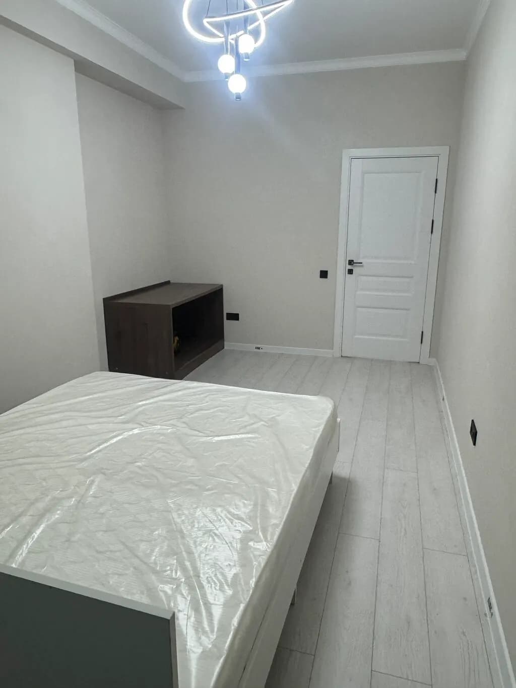 Элитка, 3 ком, 90 м2, этаж 2/14, Сост: Среднее - фото 13