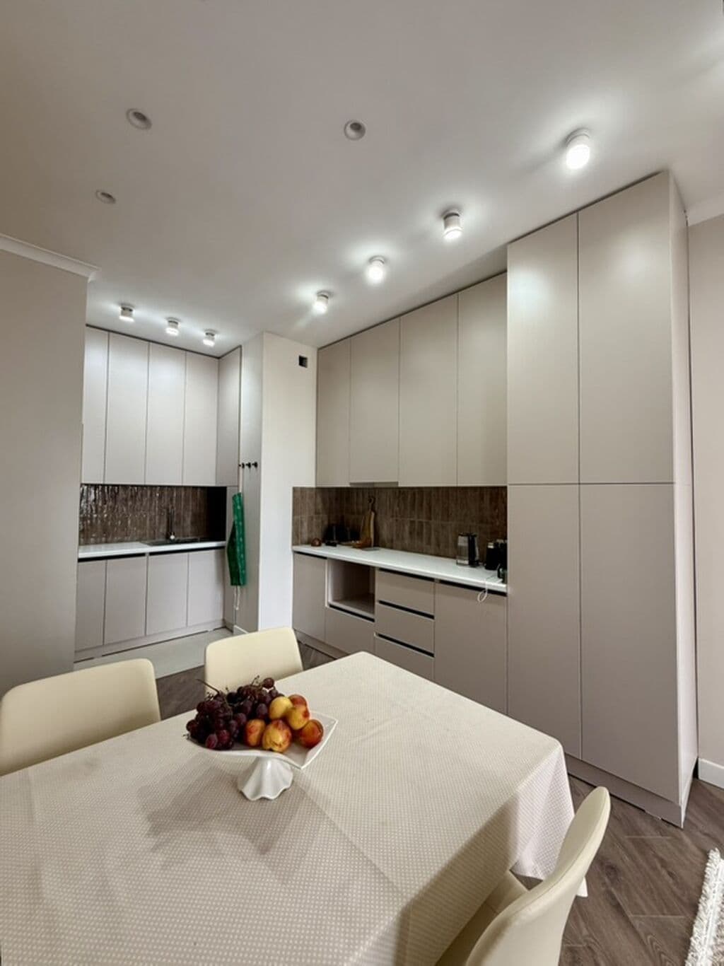 Элитка, 2 ком, 47 м2, этаж 6/12, ж/к Кап Строй Сити (Capstroy City), Сост: Евроремонт - фото 8
