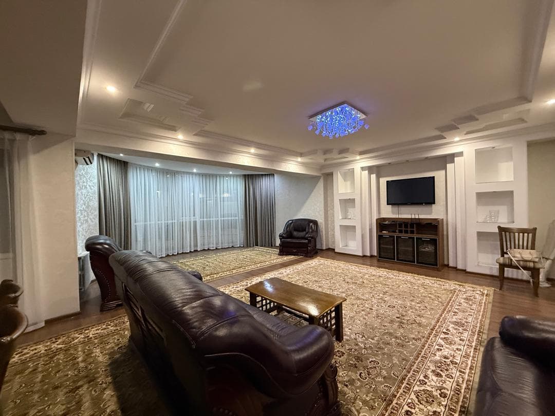 Элитка, 4 ком, 180 м2, этаж 6/8, Сост: Хорошее - фото 1