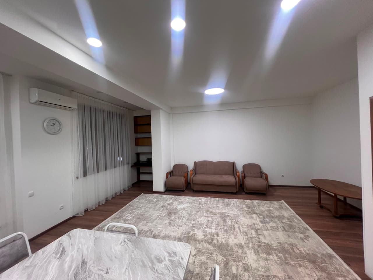 Элитка, 1 ком, 51 м2, этаж 4/12, ж/к Алымбек и Курманжан Датка, Сост: Евроремонт - фото 1