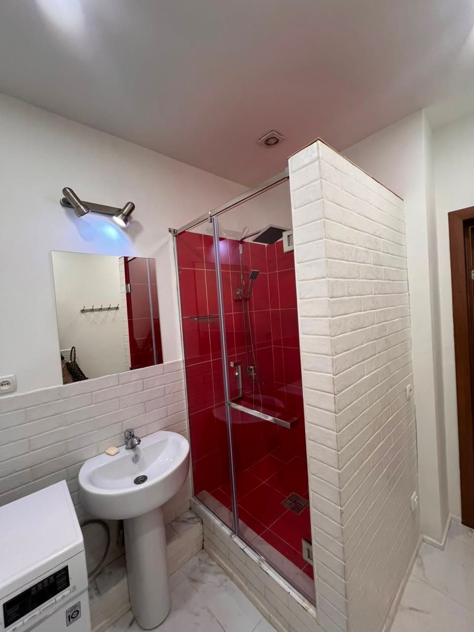 Элитка, 1 ком, 51 м2, этаж 4/12, ж/к Алымбек и Курманжан Датка, Сост: Евроремонт - фото 3