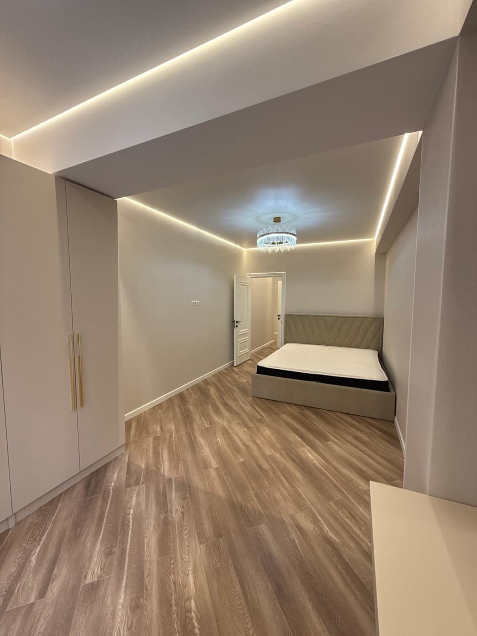 Элитка, 2 ком, 75.3 м2, этаж 2/12, Сост: Евроремонт - фото 16