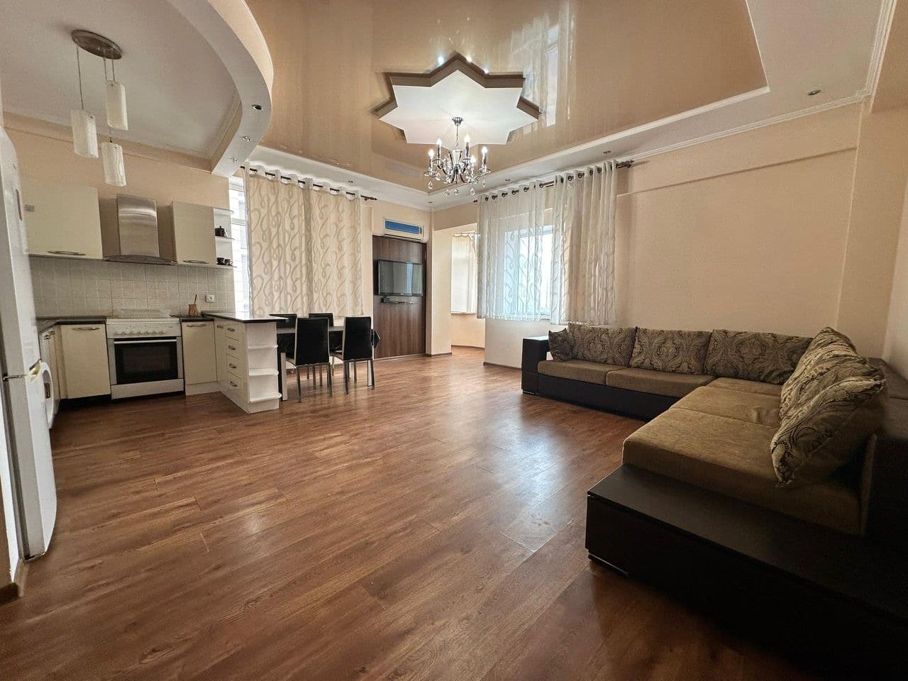 Элитка, 3 ком, 100 м2, этаж 4/10, ж/к Московия, Сост: Евроремонт