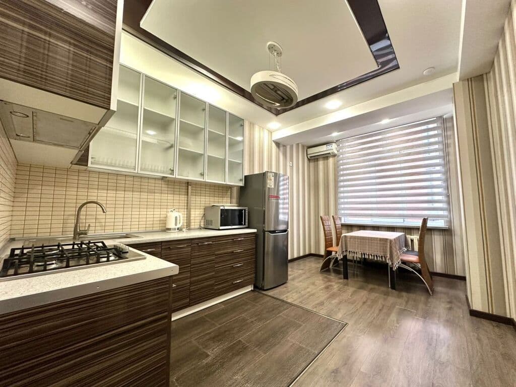 Элитка, 2 ком, 90 м2, этаж 3/9, ж/к ЖК Керемет, Сост: Евроремонт - фото 1