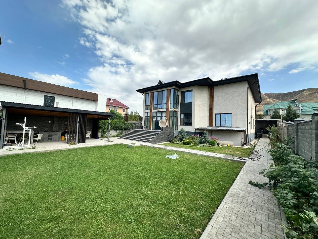 Дома и Участки, 6 ком, 339.95 м², этаж 1/1