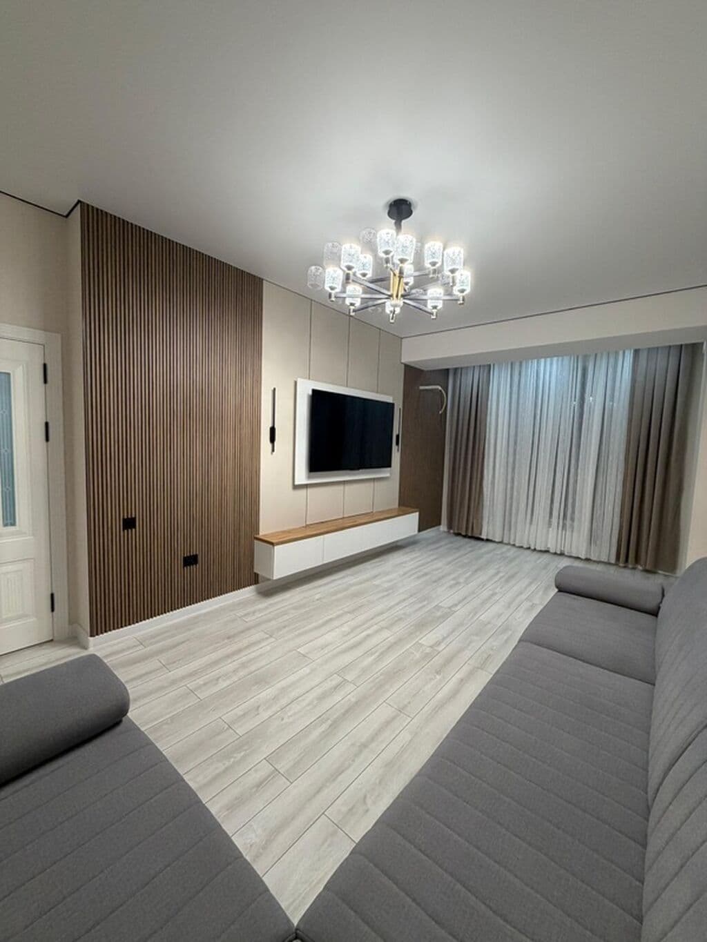 Элитка, 2 ком, 76 м2, этаж 7/14, ж/к Кап Строй Сити (Capstroy City), Сост: Евроремонт