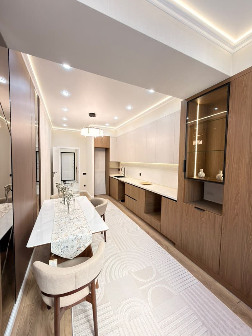 Элитка, 3 ком, 82 м2, этаж 9/14, ж/к Кап Строй Сити (Capstroy City), Сост: Евроремонт