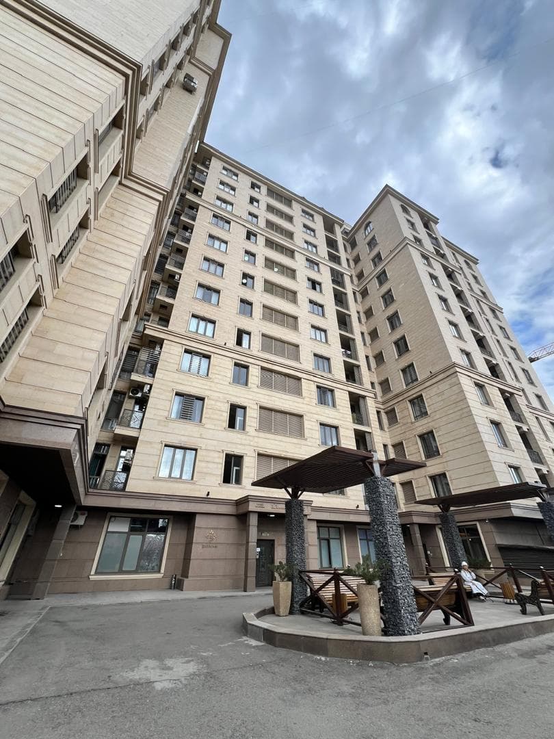 Элитка, 1 ком, 63 м2, этаж 5/12, ж/к Дипломат (Diplomat), Сост: Евроремонт