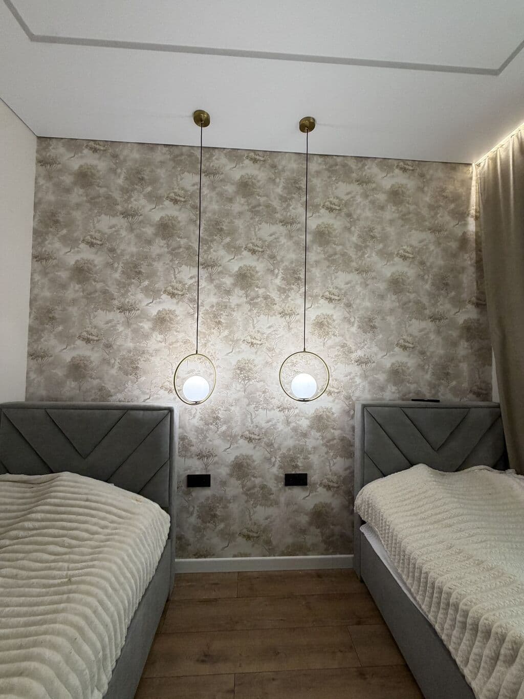 3 ком, Сталинка, 90 м2, этаж 1/3, Сост: Евроремонт - фото 1