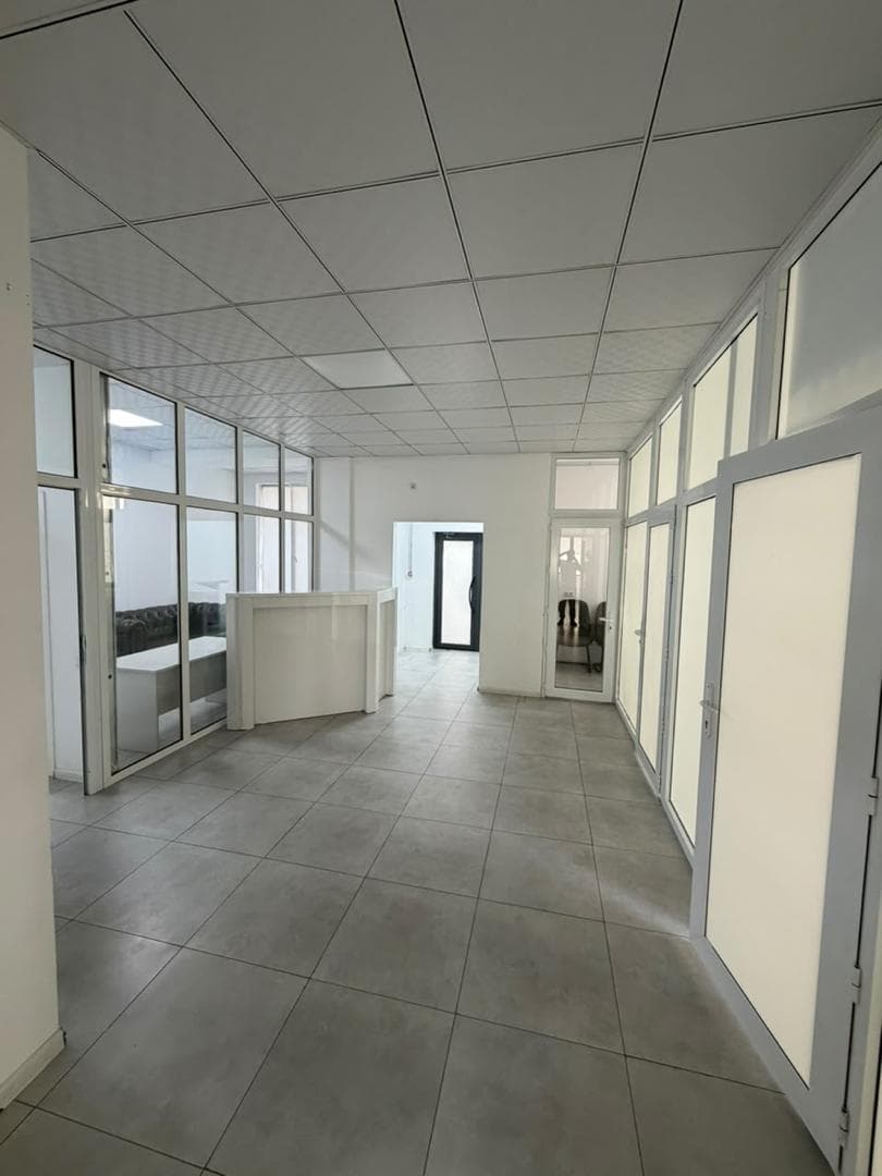 Офис, Коммерческая, 160 м2, этаж 1/13, Сост: Хорошее - фото 1