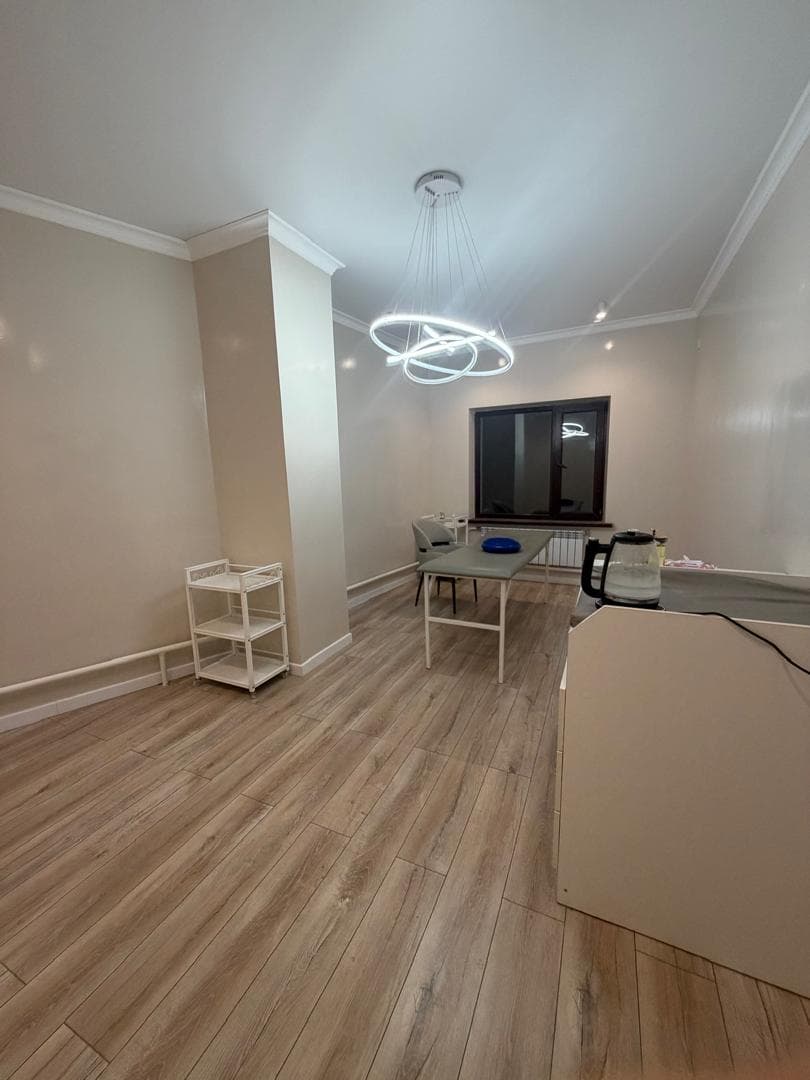 Офис, Коммерческая, 150 м2, этаж 1/2, Сост: Евроремонт - фото 1