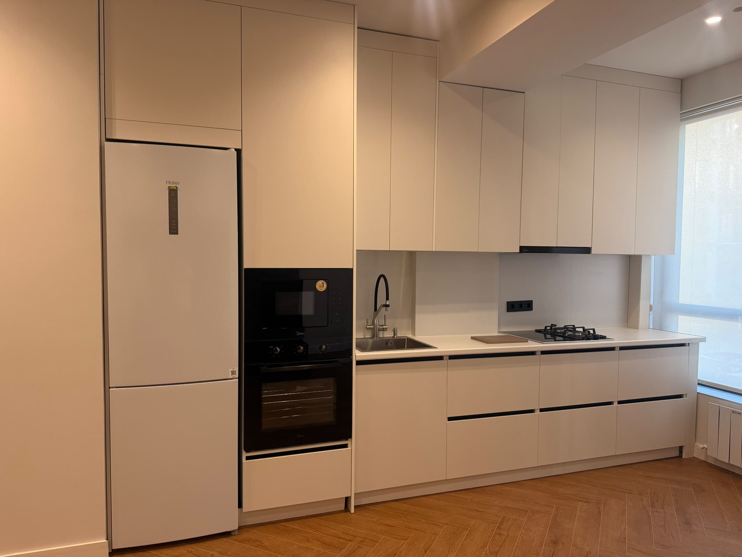 Элитка, 2 ком, 59 м2, этаж 2/12, ж/к Кап Строй Сити (Capstroy City), Сост: Евроремонт - фото 1
