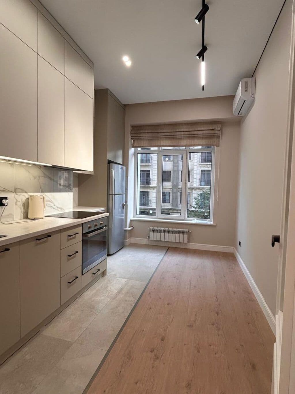 Элитка, 2 ком, 60 м2, этаж 2/12, ж/к Нью-Йорк сити (New York city), Сост: Евроремонт - фото 1