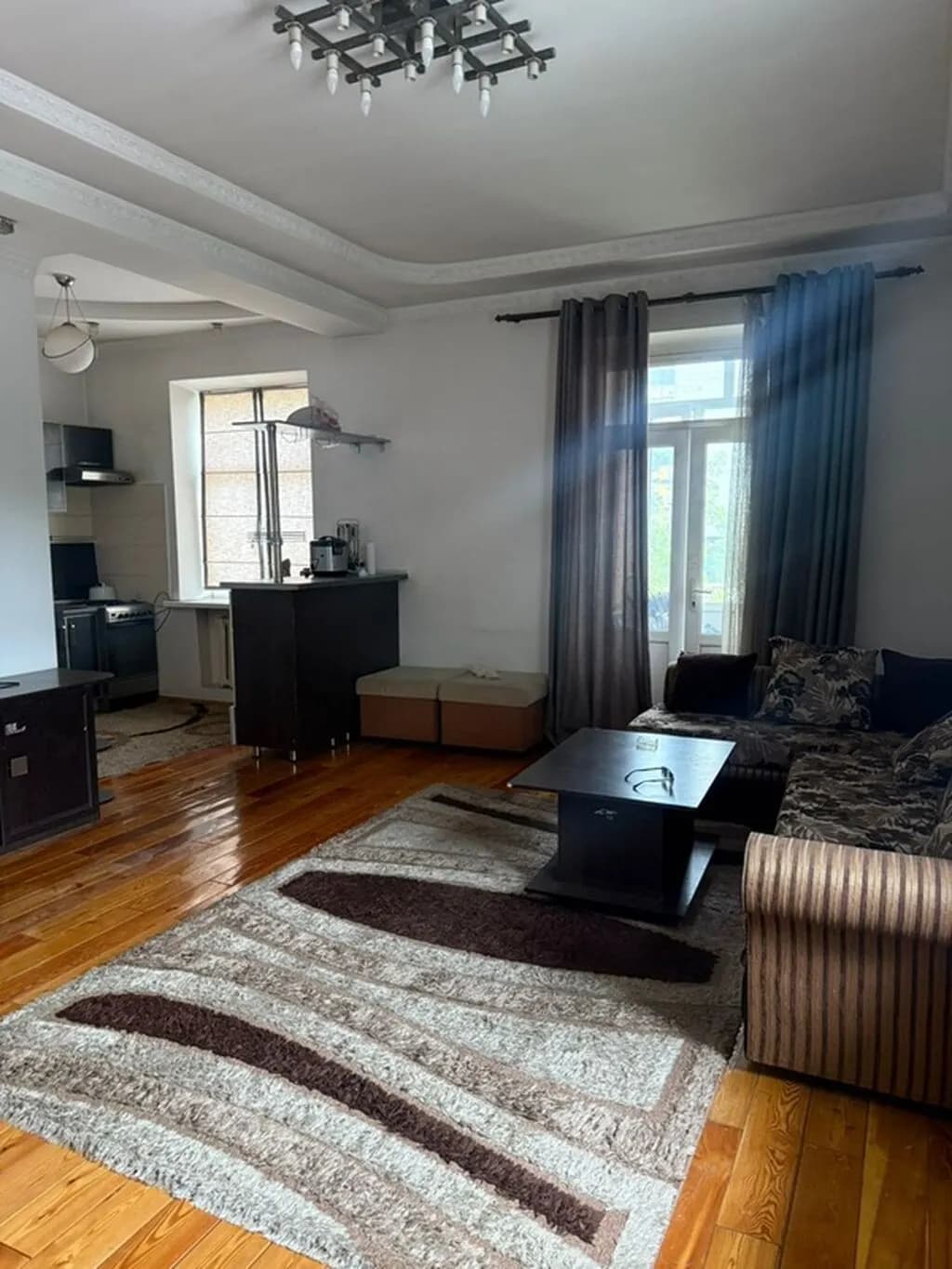 1 ком, Сталинка, 73 м2, этаж 3/3, Сост: Хорошее - фото 1