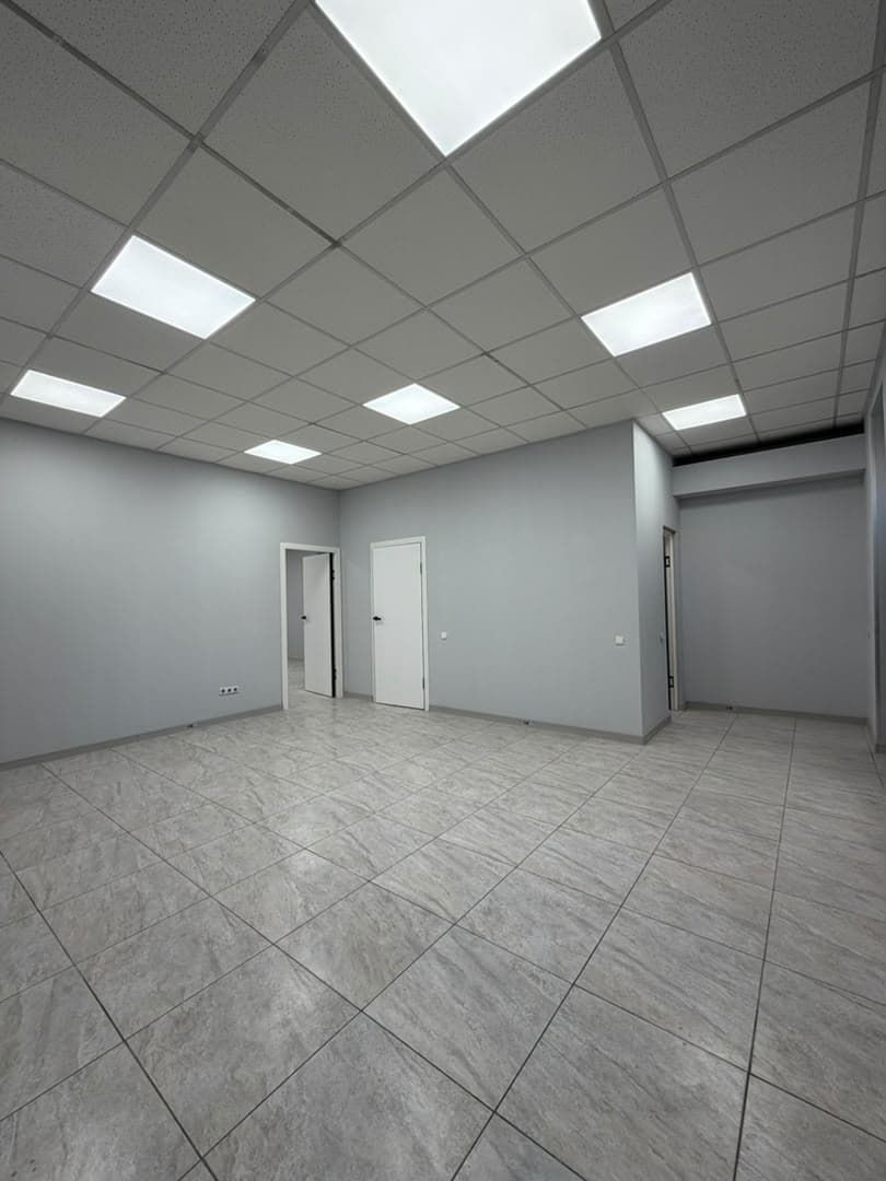 Офис, Коммерческая, 80 м2, этаж 1/4, Сост: Евроремонт - фото 1
