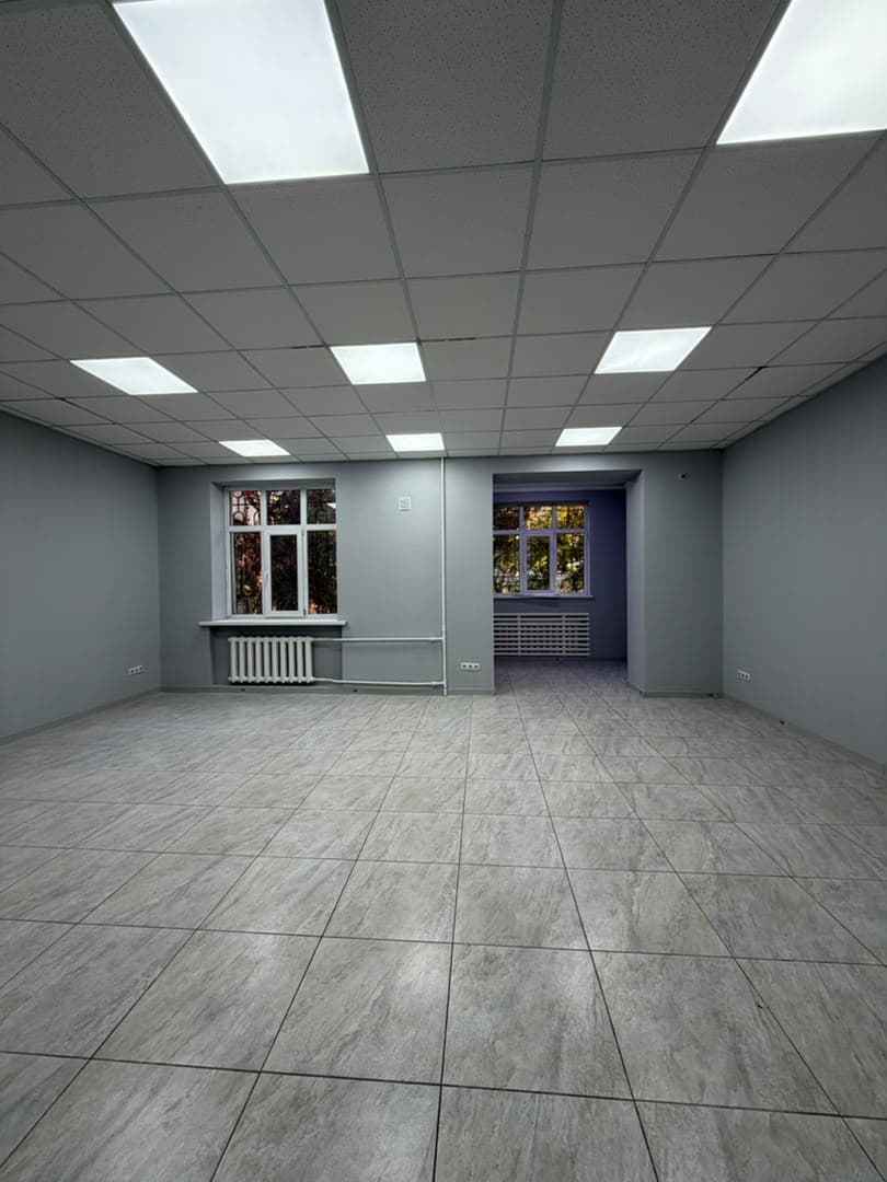 Офис, Коммерческая, 80 м2, этаж 1/4, Сост: Евроремонт - фото 2