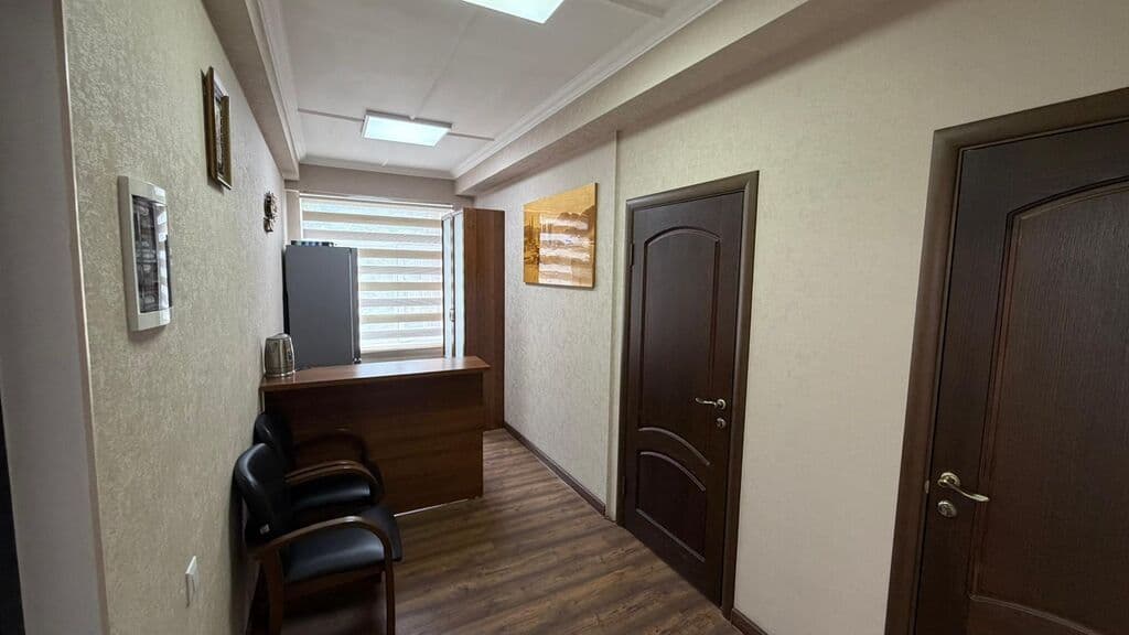 Офис, Коммерческая, 78 м2, этаж 3/5, Сост: Евроремонт - фото 2