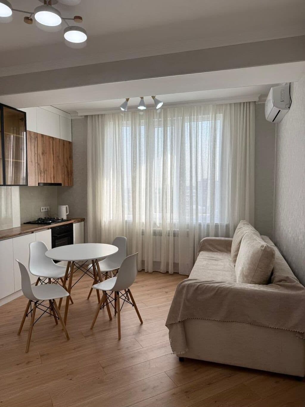 Элитка, 40 м2, этаж 11/15, ж/к Миллениум (Millenium), Сост: Евроремонт - фото 1