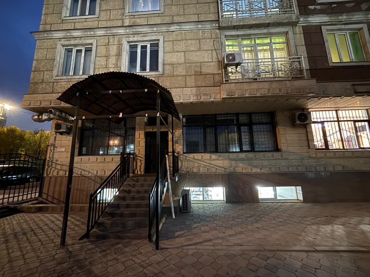 Коммерческая, 118 м2, этаж 1/1, Сост: Среднее - фото 1